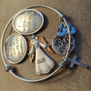 😇 Christian 3 pocket pieces, one bracelet, Faith Trust Pray Life NWOT